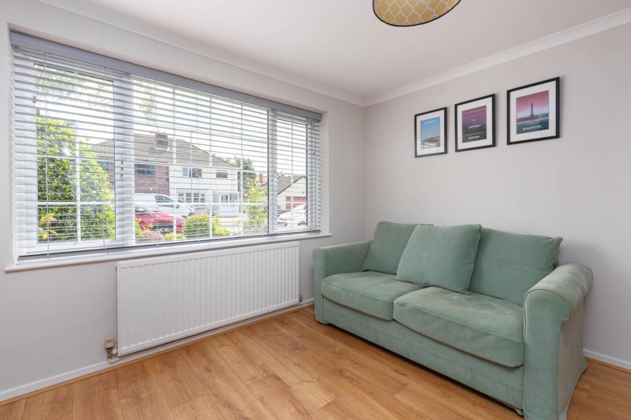 Charles Alexander Short Stay - Moorway House Poulton-le-Fylde Exterior foto